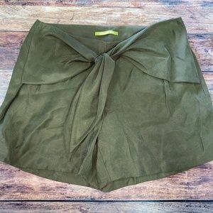 Gianni Bini Size 0 Green Tie Shorts
